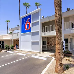 Hotel 6 Old Town Fashion Square Scottsdale